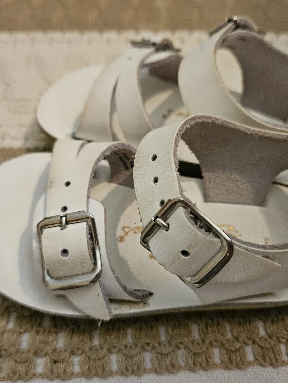 Sea Wees White Sandals | Size 3
